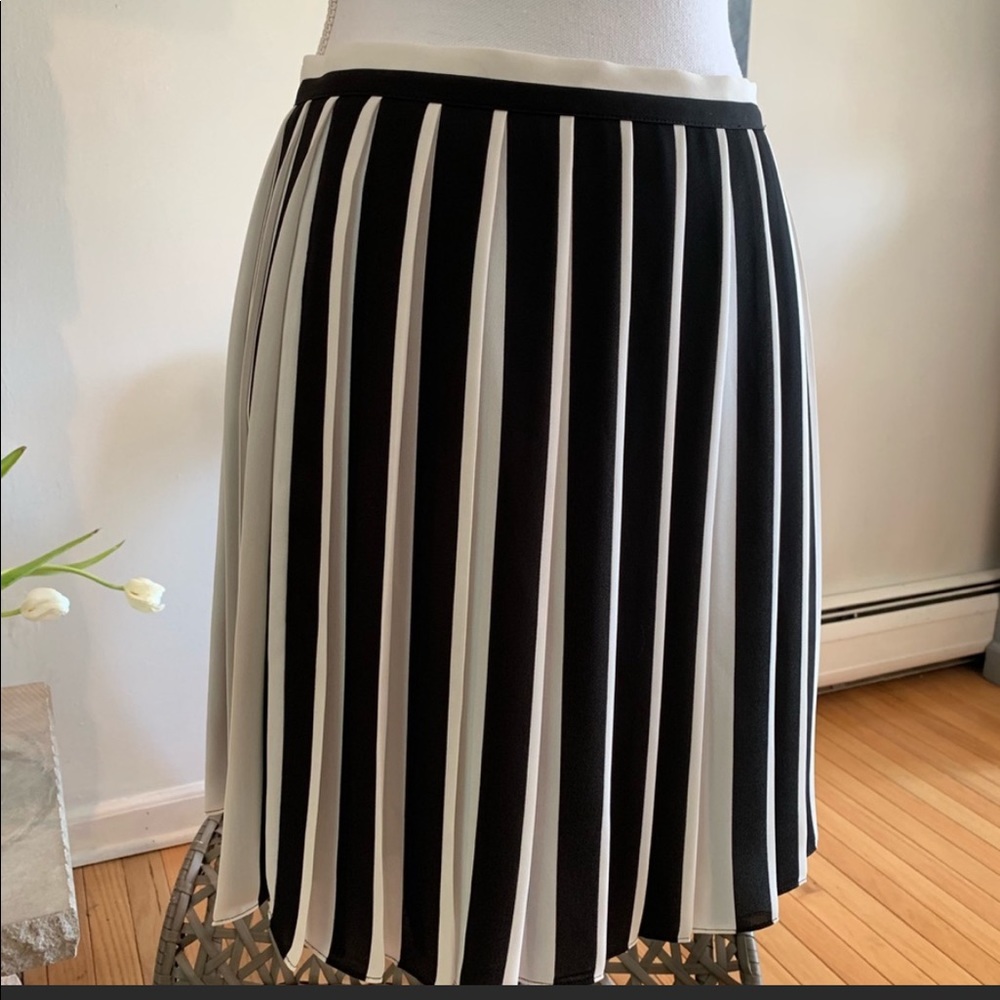 VINCE CAMUTO Pleated Skirt | White/Black | 10 NWOT - Picture 2 of 8